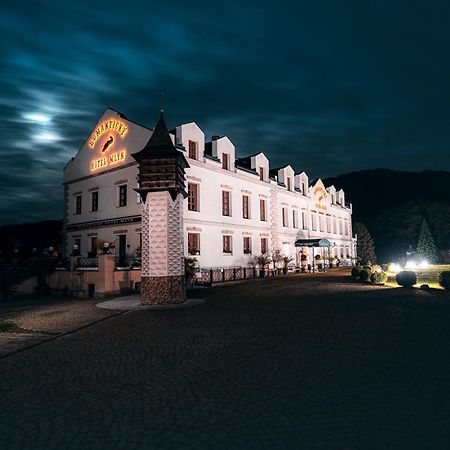 Romantic Hotel Mlyn Karlstejn Bagian luar foto