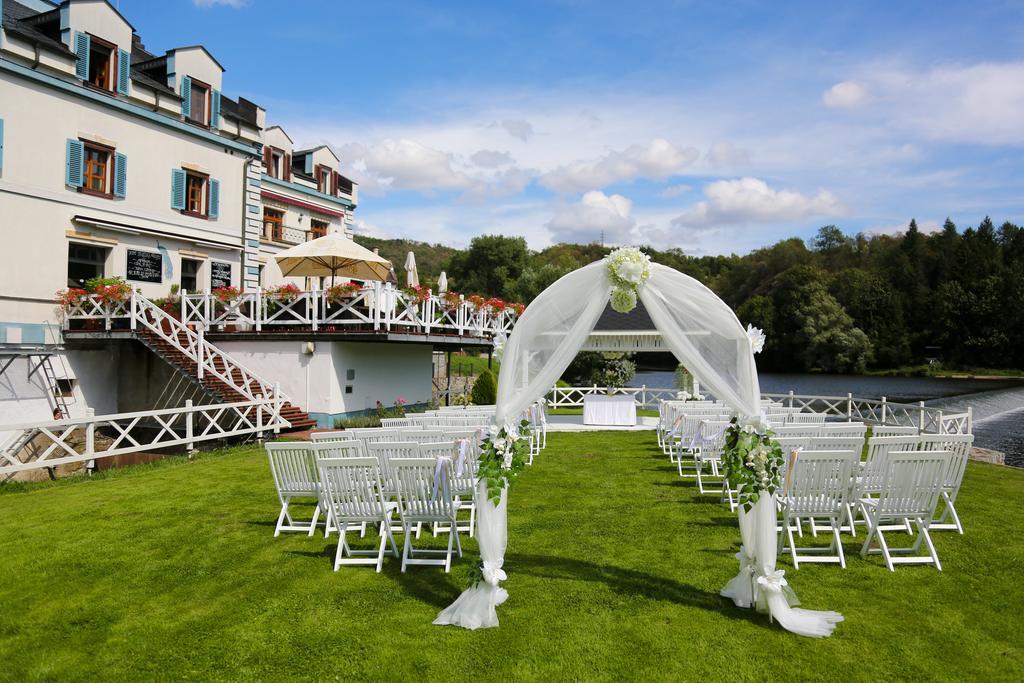 Romantic Hotel Mlyn Karlstejn Bagian luar foto