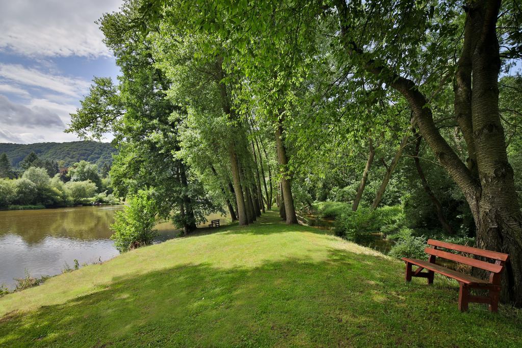 Romantic Hotel Mlyn Karlstejn Bagian luar foto