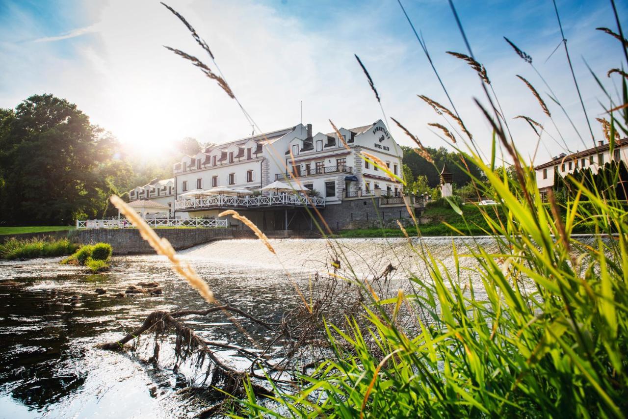 Romantic Hotel Mlyn Karlstejn Bagian luar foto