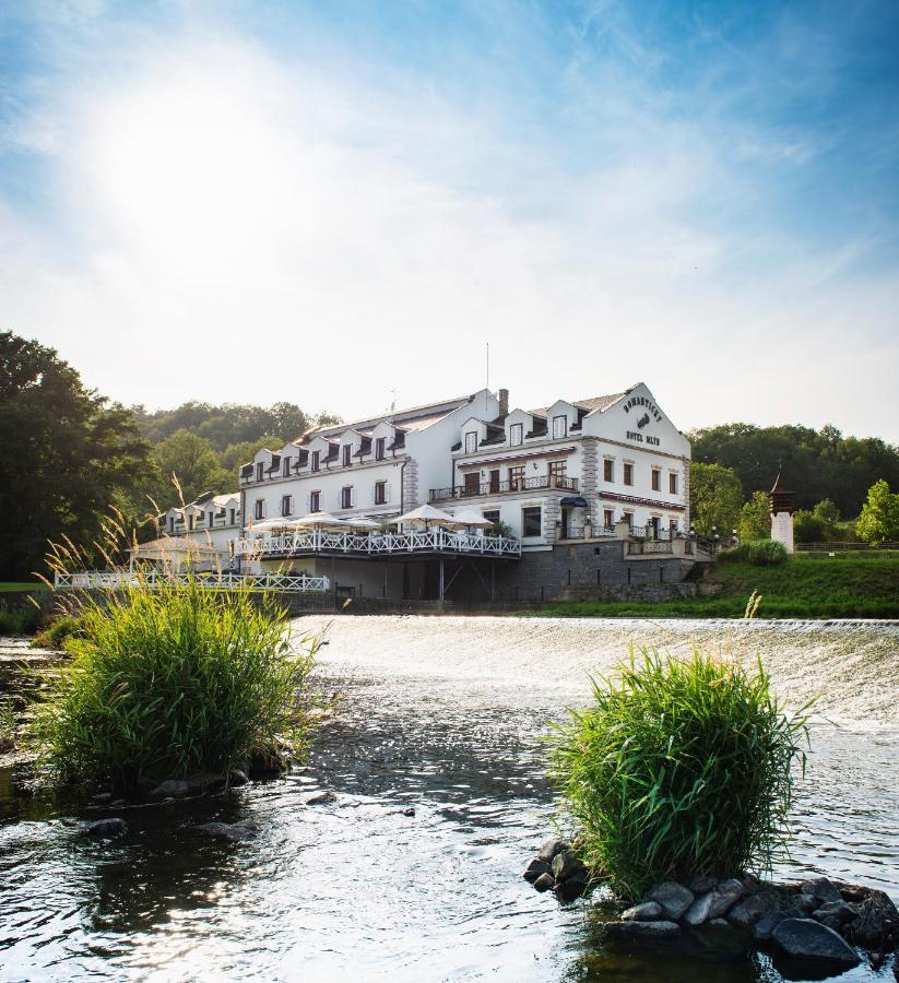 Romantic Hotel Mlyn Karlstejn Bagian luar foto